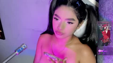 Snapshot of laau_hot1 chatting on 11/27/25, 08:11 danny online show from 11/27/25, 08:11