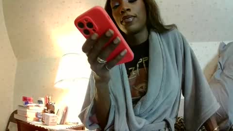 Snapshot of labellanicholexx chatting on 01/17/26, 12:04 Bella online show from 01/17/26, 12:04