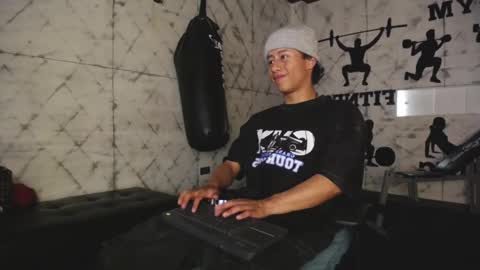 labrinthteasing online show from 09/28/25, 08:36