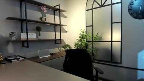 labrinthteasing online show from 10/10/25, 12:04