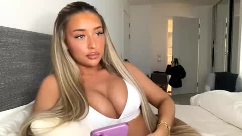 Snapshot of lacey_live chatting on 05/01/26, 08:24 Lacey online show from 05/01/26, 08:24