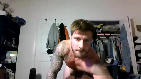 Snapshot of lacrioxcum18 chatting on 12/18/25, 01:11 lacrioxcum18 online show from 12/18/25, 01:11