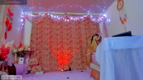 Snapshot of ladenandjuan chatting on 11/22/25, 11:15 Laden And Juan online show from 11/22/25, 11:15