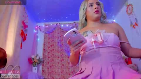 Snapshot of ladenandjuan chatting on 12/04/25, 07:33 Laden And Juan online show from 12/04/25, 07:33