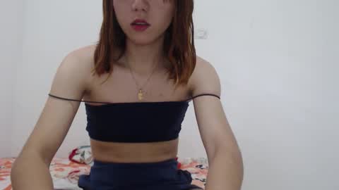 Snapshot of lady_bridgerton_ chatting on 12/17/25, 01:17 LADY online show from 12/17/25, 01:17