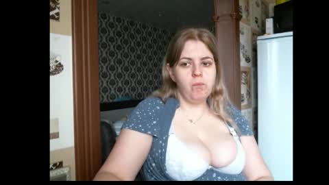 Snapshot of lady_cute_cat chatting on 03/27/26, 03:01 lady cute cat29 online show from 03/27/26, 03:01