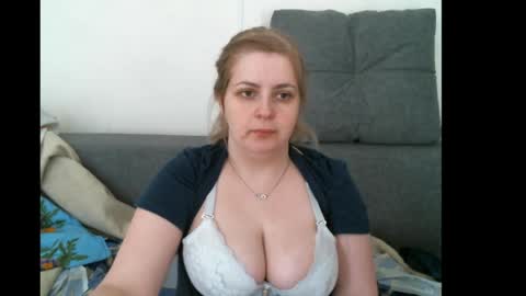 Snapshot of lady_cute_cat chatting on 04/25/26, 10:51 lady cute cat29 online show from 04/25/26, 10:51