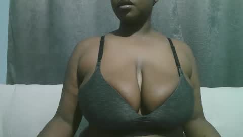 lady_dearra online show from 10/12/25, 03:49