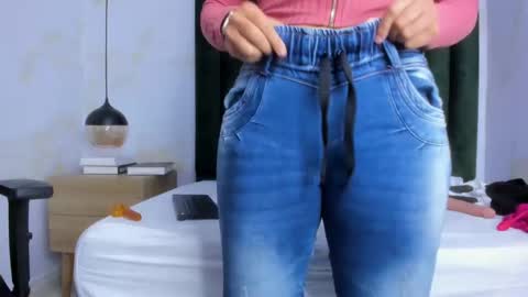 LADY  online show from 01/04/25, 07:45
