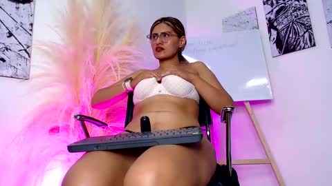 LADY  online show from 01/16/25, 07:49