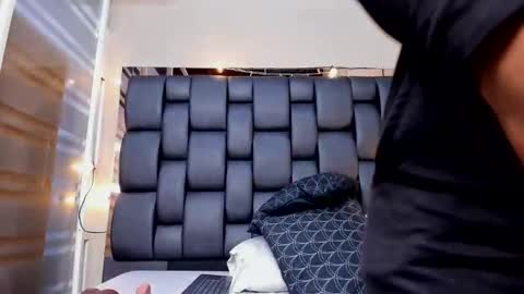 Snapshot of lady_falcon chatting on 11/18/25, 02:17 LADY online show from 11/18/25, 02:17