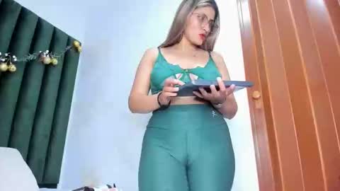 LADY  online show from 02/01/26, 07:51