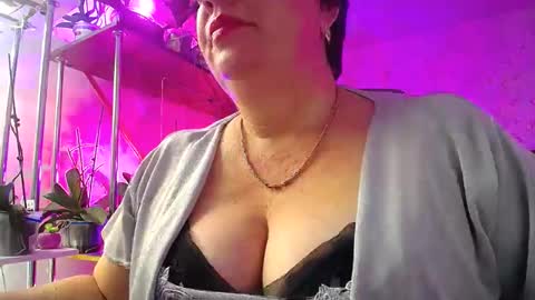 Lady Gloria online show from 12/15/24, 09:35