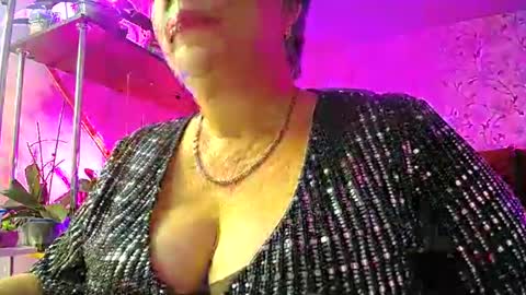 Lady Gloria online show from 12/17/24, 03:28