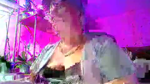 Lady Gloria online show from 12/24/24, 02:22