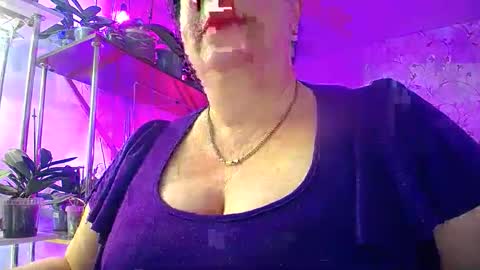 Lady Gloria online show from 12/22/25, 06:21