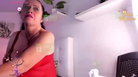 Snapshot of lady_hellen chatting on 10/17/25, 03:03 online show from 10/17/25, 03:03