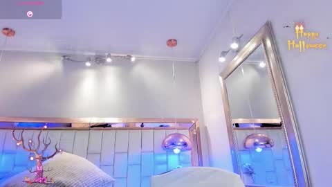 Snapshot of lady_hellen chatting on 10/31/25, 02:18 online show from 10/31/25, 02:18