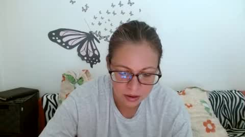 Snapshot of lady_hellena chatting on 07/20/26, 05:22 Hellene online show from 07/20/26, 05:22