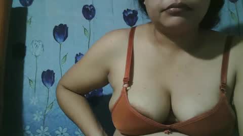 Snapshot of lady_love063 chatting on 12/28/24, 11:52 lady_love063 online show from 12/28/24, 11:52