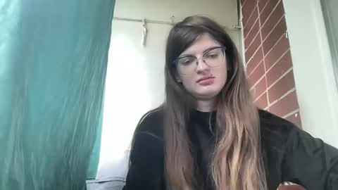 lady_luckkk_ online show from 09/24/25, 07:12