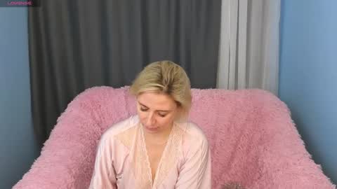 Snapshot of lady_murenza chatting on 12/12/24, 03:21 Diana online show from 12/12/24, 03:21