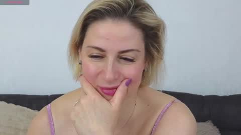 Snapshot of lady_murenza chatting on 03/12/25, 11:54 Diana online show from 03/12/25, 11:54