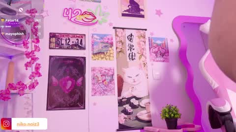 Snapshot of lady_noize chatting on 04/09/26, 06:19 Lady online show from 04/09/26, 06:19