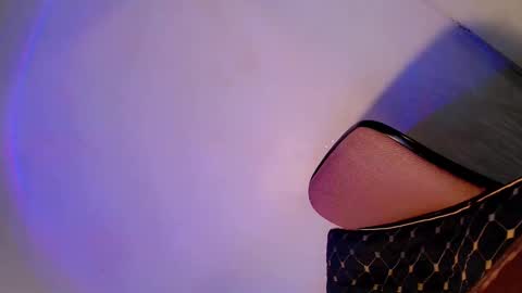 Ella online show from 10/05/25, 01:42