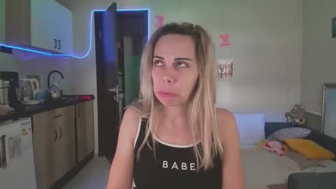 lady_smile69 online show from 09/18/25, 12:40