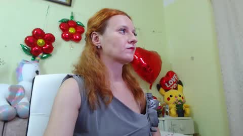 Snapshot of ladybigsmile chatting on 02/28/25, 09:55 Sima Ladybigsmile online show from 02/28/25, 09:55