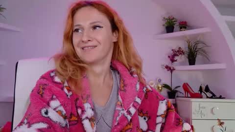 Snapshot of ladybigsmile chatting on 09/15/25, 02:06 Sima Ladybigsmile online show from 09/15/25, 02:06