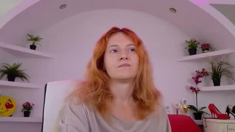 Snapshot of ladybigsmile chatting on 09/16/25, 05:52 Sima Ladybigsmile online show from 09/16/25, 05:52