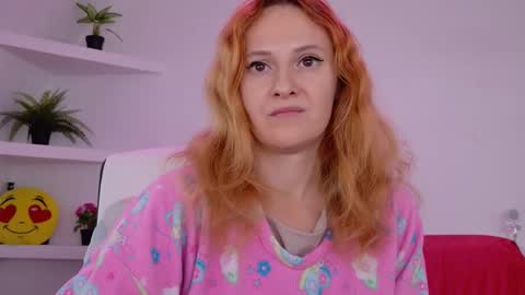 Snapshot of ladybigsmile chatting on 09/21/25, 06:59 Sima Ladybigsmile online show from 09/21/25, 06:59