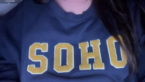 Snapshot of ladybird21 chatting on 10/12/25, 02:10 Aria online show from 10/12/25, 02:10