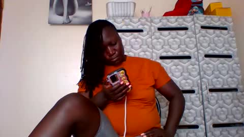 lindah32 online show from 12/21/24, 12:16