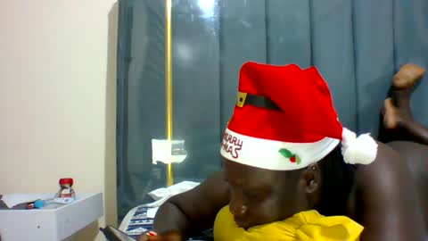 lindah32 online show from 12/25/24, 08:17