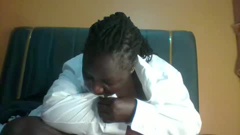 lindah32 online show from 09/28/25, 07:08