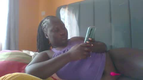 lindah32 online show from 09/30/25, 09:25