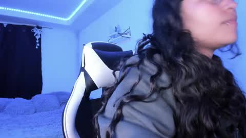  Lady  online show from 12/19/24, 03:07