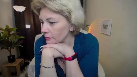 ladyelina online show from 09/10/25, 11:54