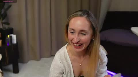 LadyEmelymoon online show from 05/29/26, 07:34