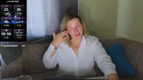 ladylucky_ online show from 10/20/25, 02:01