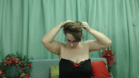 Nicole.... online show from 12/25/24, 06:09