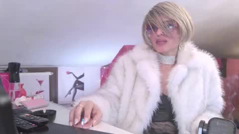 Snapshot of ladyoxana chatting on 02/15/26, 12:18 Oxana online show from 02/15/26, 12:18