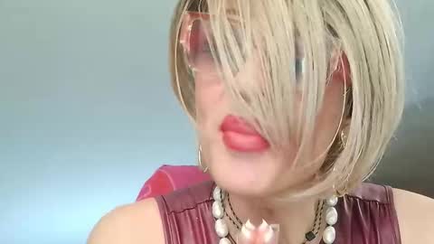 Snapshot of ladyoxana chatting on 03/07/26, 03:03 Oxana online show from 03/07/26, 03:03