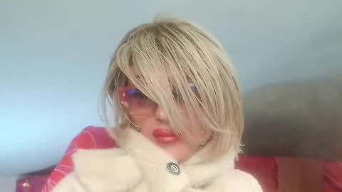 Snapshot of ladyoxana chatting on 03/22/26, 05:38 Oxana online show from 03/22/26, 05:38