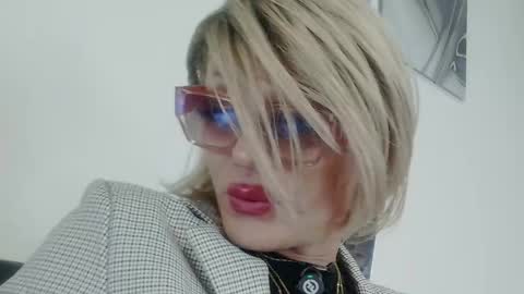 Snapshot of ladyoxana chatting on 05/05/26, 01:13 Oxana online show from 05/05/26, 01:13