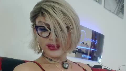 Snapshot of ladyoxana chatting on 05/10/26, 08:03 Oxana online show from 05/10/26, 08:03