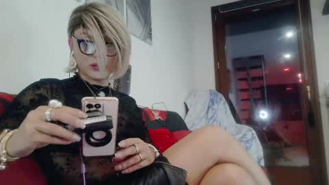 Snapshot of ladyoxana chatting on 05/12/26, 01:25 Oxana online show from 05/12/26, 01:25